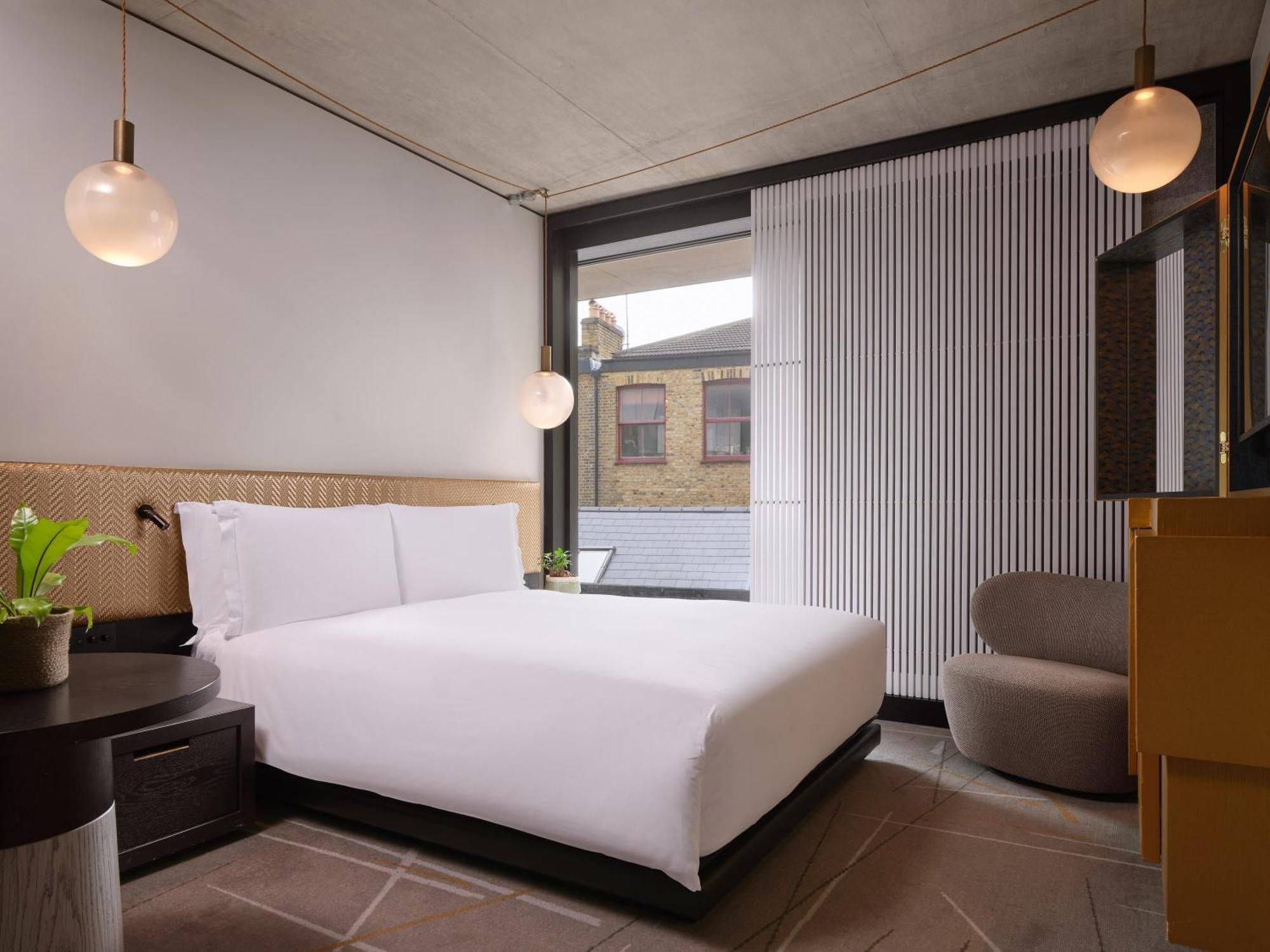 Nobu Hotel London Shoreditch Esterno foto A bedroom at the hotel