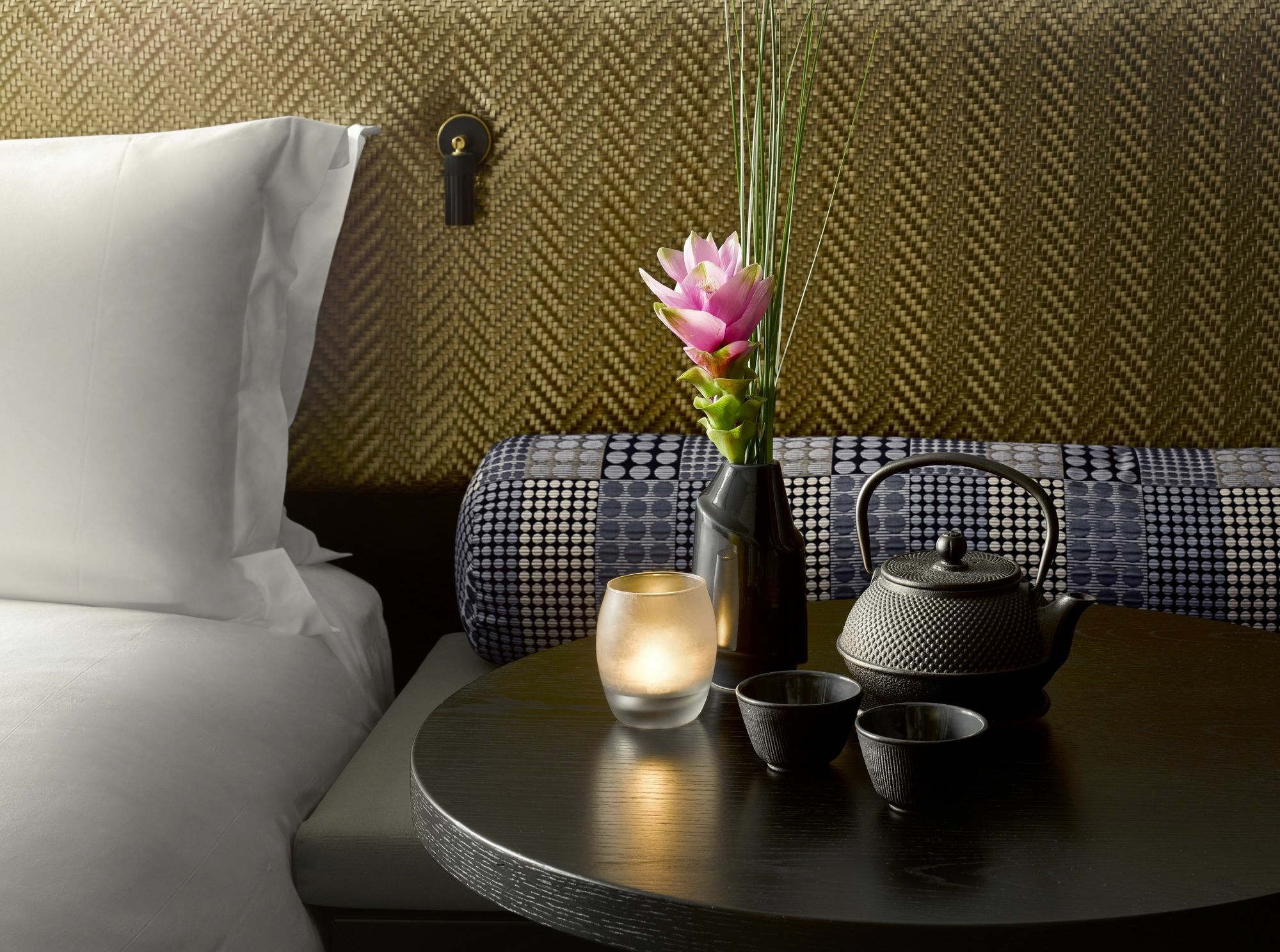 Nobu Hotel London Shoreditch Esterno foto A tea set in a hotel room