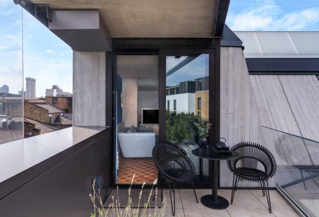 Nobu Hotel London Shoreditch Esterno foto The apartment's balcony