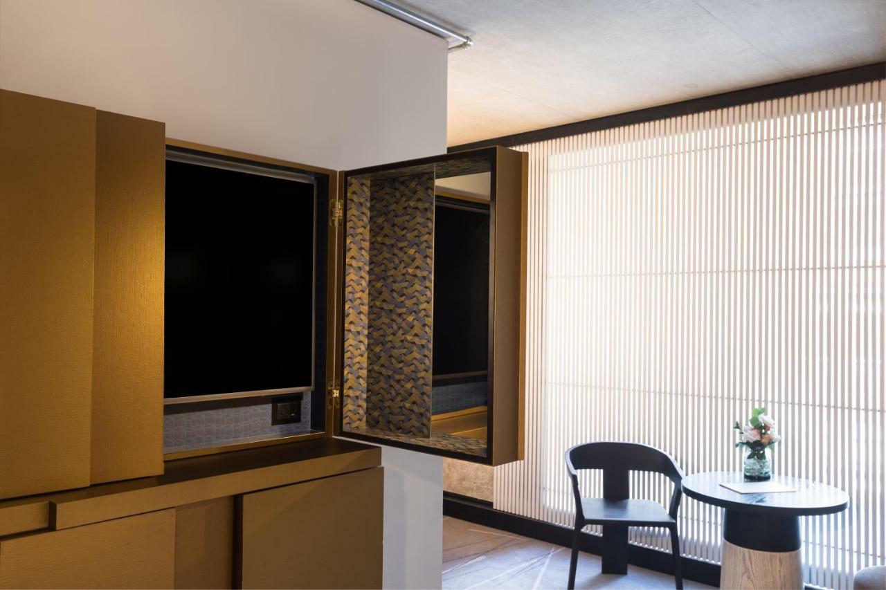 Nobu Hotel London Shoreditch Esterno foto Interior of a room at the hotel